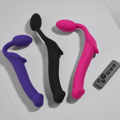 Безремневой страпон с вибрацией Strap-On-Me Vibrating Fuchsia M, диаметр 3,8 см, пульт ДУ, регулируемый